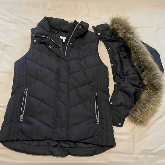 H&M Women’s Blue Puffer Vest with Detachable Faux Fur Hood Size 10 - Picture 5 of 5